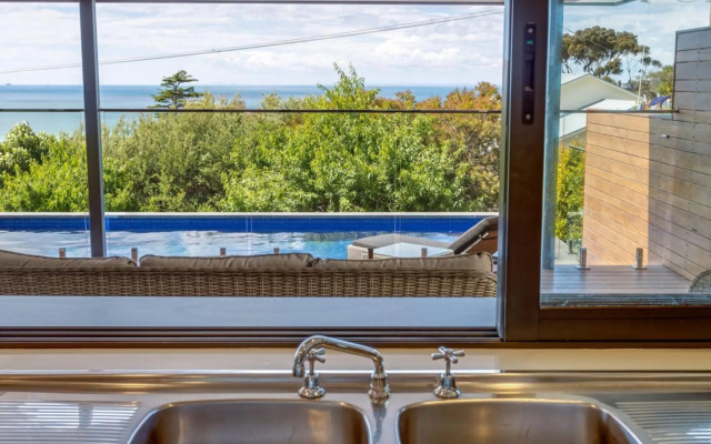 Poolside Getaway Dromana