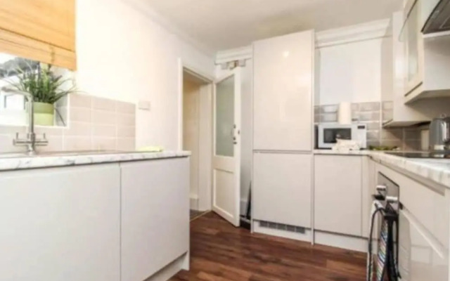 Charming 2-bed Apartment in Brentwood Free Parking