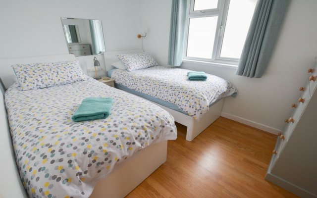 Swallows Croyde 3 Bedrooms, Sleeps 6, Beach Chalet