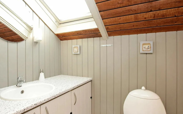 Peaceful Holiday Home in Humble With Beach