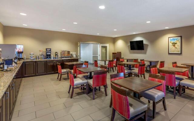 Country Inn & Suites