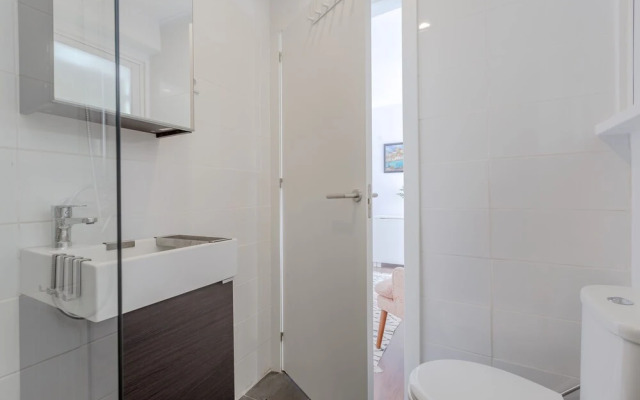 Sunny Apartment with Patio, By TimeCooler