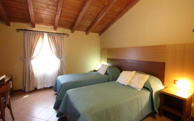 Villa Diana, Marche - intera struttura con piscina