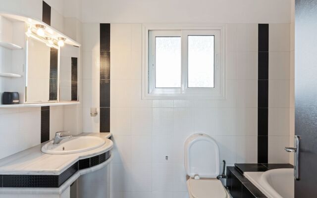 Inviting Holiday Home in Chalkida with Terrace