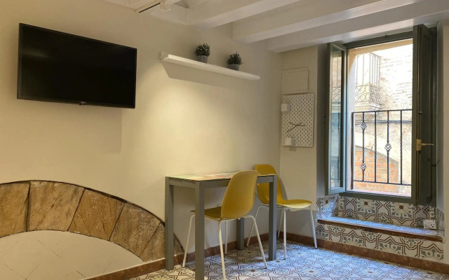 TH143 Studio Old Town