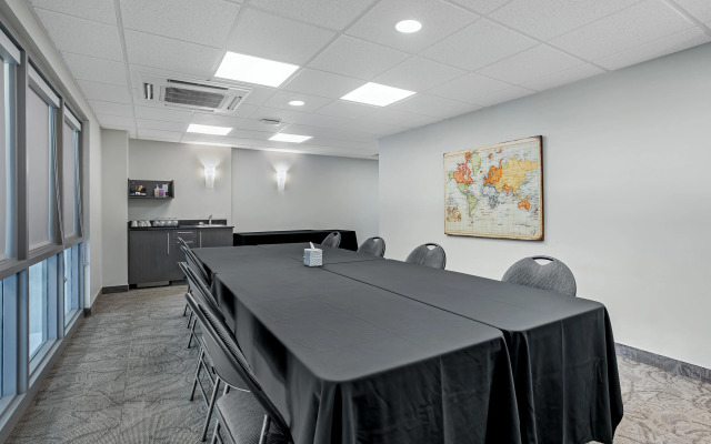 Best Western Plus Airport Inn & Suites