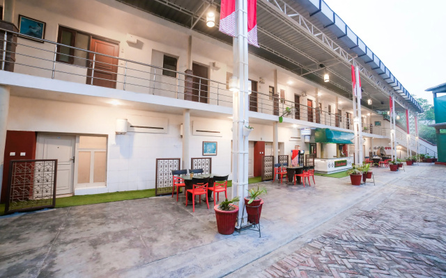 FabHotel The Dayal