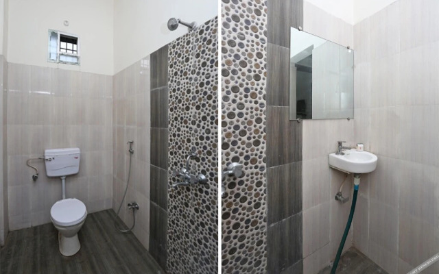 OYO 12376 Hotel Dhanraj