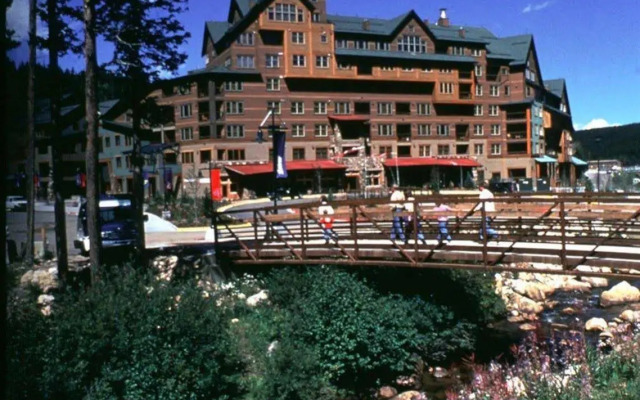 Zephyr Mountain Lodge