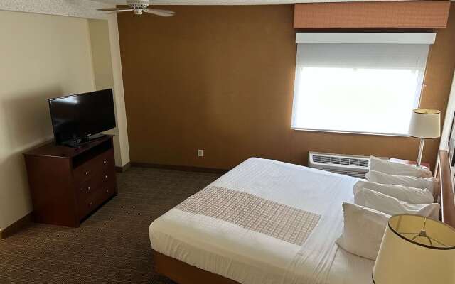 La Quinta Inn & Suites by Wyndham Orlando South