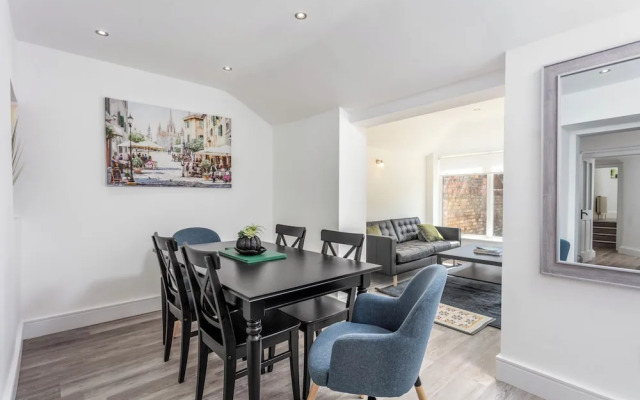 St Meddans Mews - Donnini Apartments