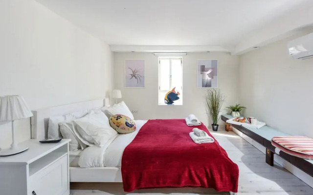 Modern Loft Retreat with Rooftop by Sea N Rent