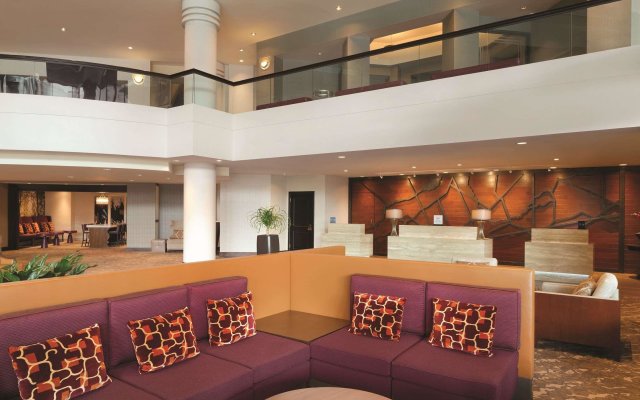 Hilton East Brunswick Hotel & Executive Meeting Center