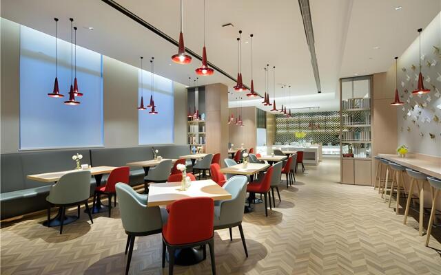 Borrman Hotel(Shanghai Hongqiao Railway Station National Exhibition Center Shop)