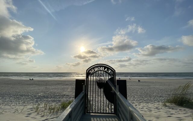 Seahorse Oceanfront Inn