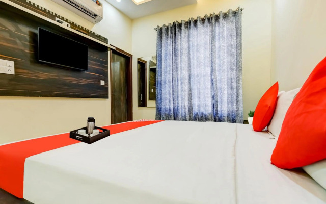 OYO Flagship 70098 Moon Trip