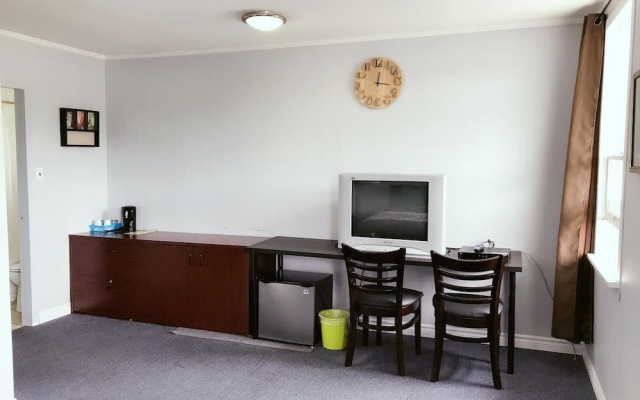 Stop 21 Motel