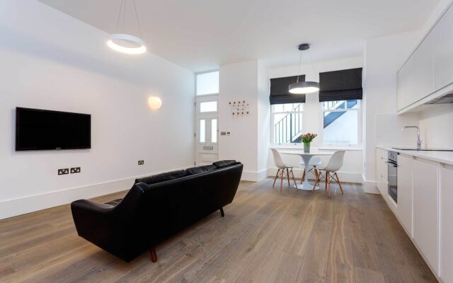 Contemporary Studio in Swiss Cottage