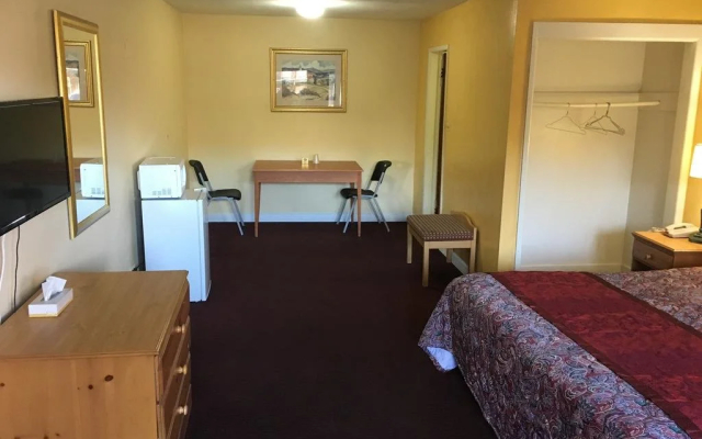 Midway Inn & Suites