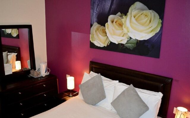 OYO Go2 Gloucester Hotel