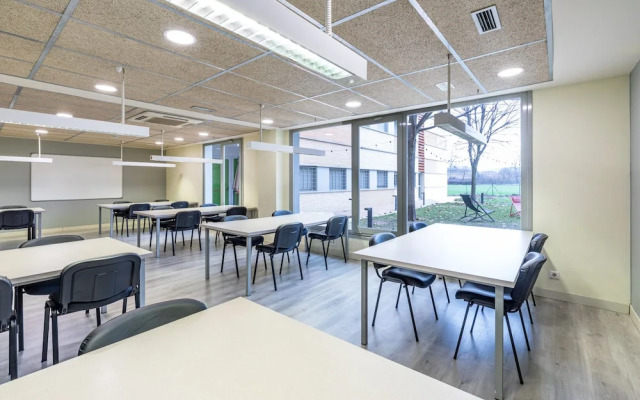 Albergue Residencia Universitaria Resa Los Abedules - Campus Accomodation