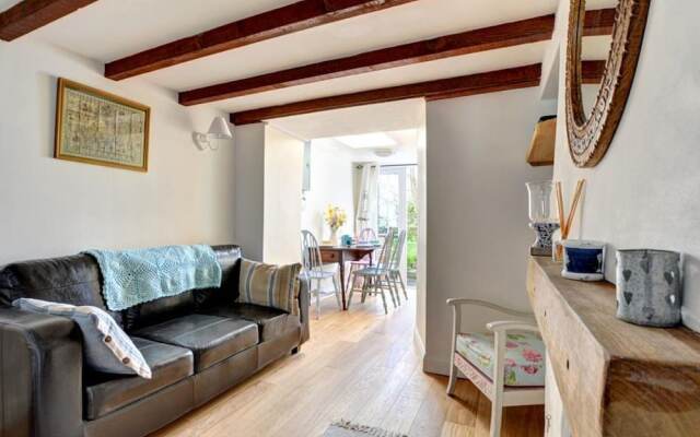 Authentic Holiday Home in Penrose near Beach