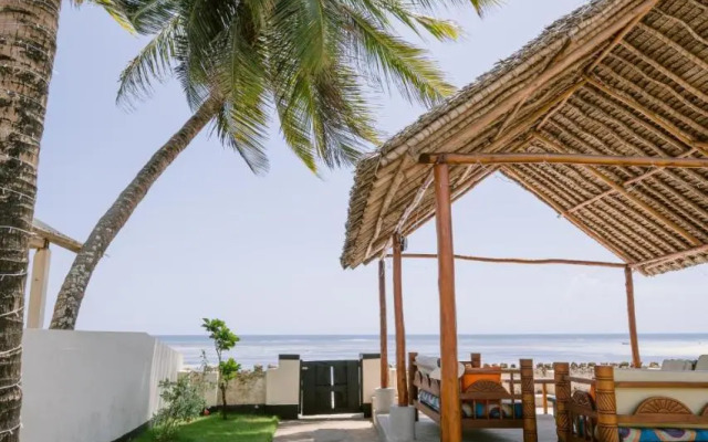 Oasys House - Beautiful Private Beach Front Home