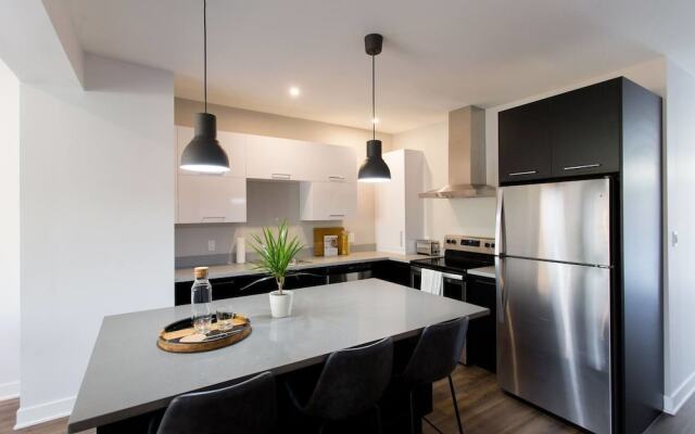Brand New 3 Bedroom With Rooftop Patio
