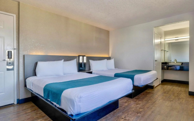 Motel 6 Anaheim, CA - Fullerton East