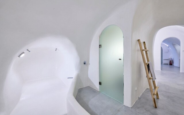 Cave Suite Oia