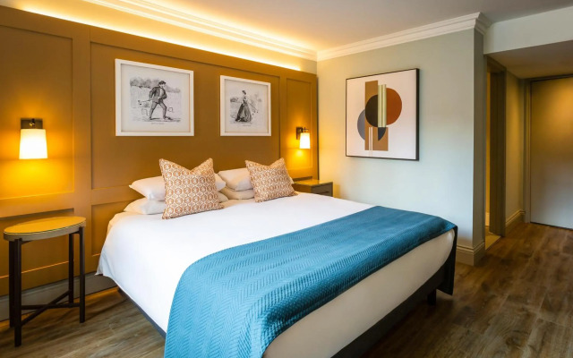 Bush Hotel Farnham