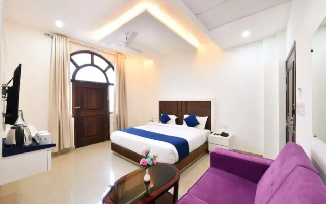 Click Hotel Narayana