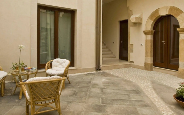 Kyanos Residence