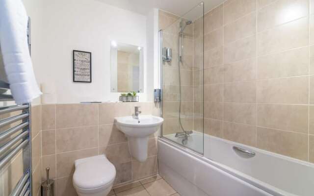 Executive City Apartment -Near Greengate