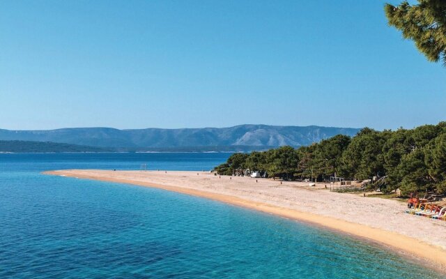 Amazing Home in Bol With 5 Bedrooms, Jacuzzi and Wifi