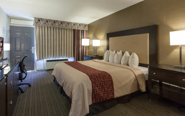 Red Roof Inn & Suites DeKalb