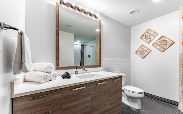 Downtown Dallas Apartments by Hosteeva