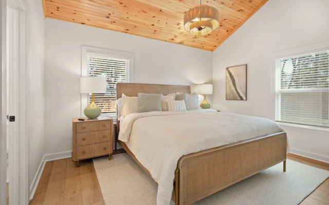 Waterfront Incredible Views Fire pit Renovated