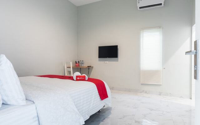 RedDoorz Plus near RS USU Medan 2