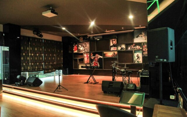 Grand Artos Aerowisata Hotel & Convention