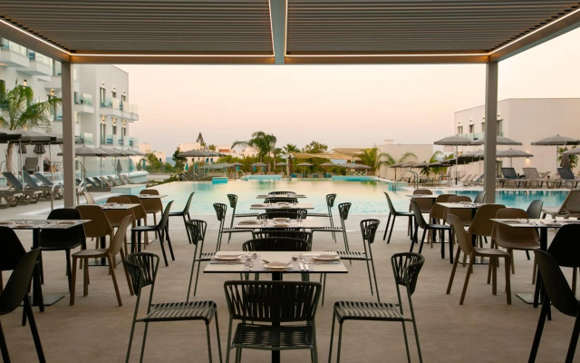 Atlantica Aqua Blue Hotel