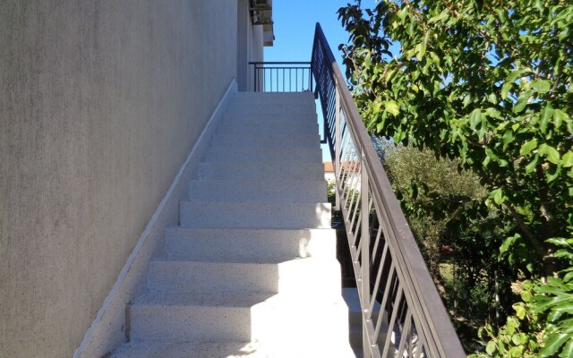 Gorgeous Tone Apartment