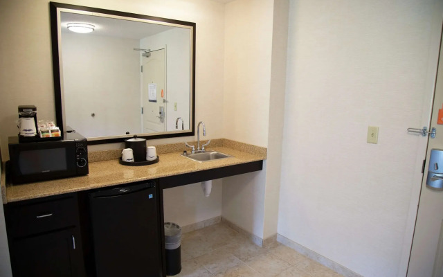 Hampton Inn & Suites Sharon, PA