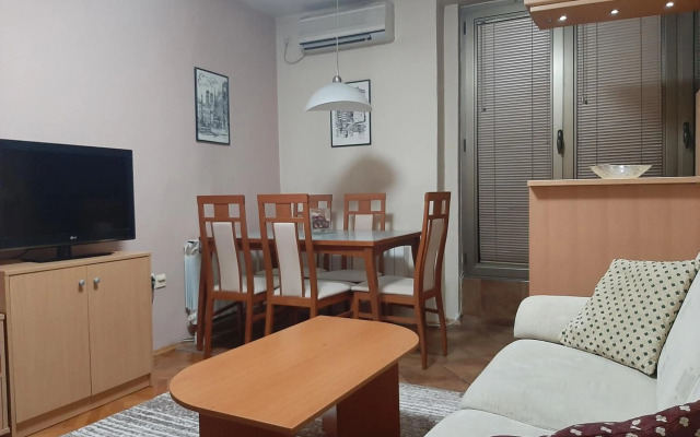 Square Exclusive Apartment 3n