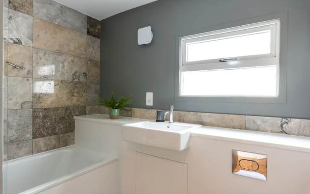 Brand New Luxurious 5 Bedroom Townhouse