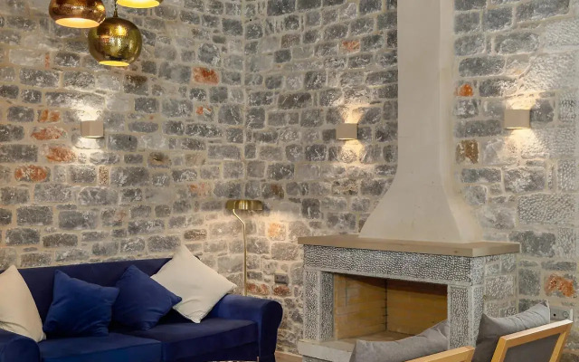 Trapela Limeni Luxury Suites