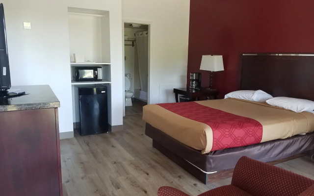 Econo Lodge Inn & Suites Lake Harmony - Pocono Mountains Area