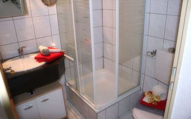 Cozy Apartment with Roof Terrace