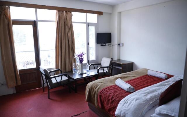 Hotel Monarch Residency Manali