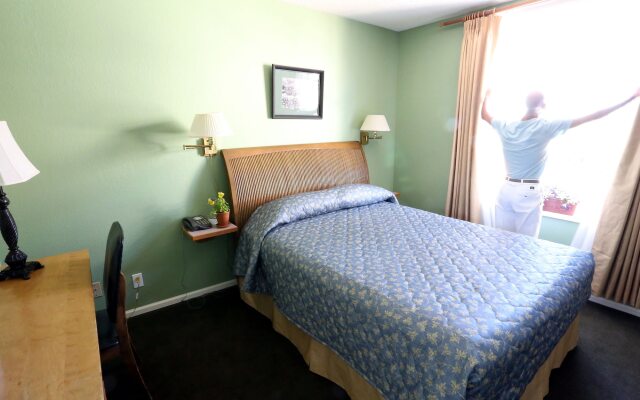 James Bay Inn Hotel & Suites